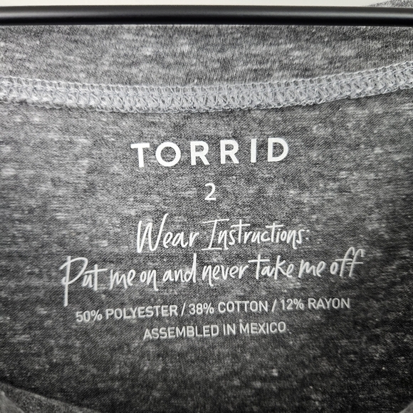Torrid Gray Short Sleeve Graphic Tee 2 - Picture 4 of 5